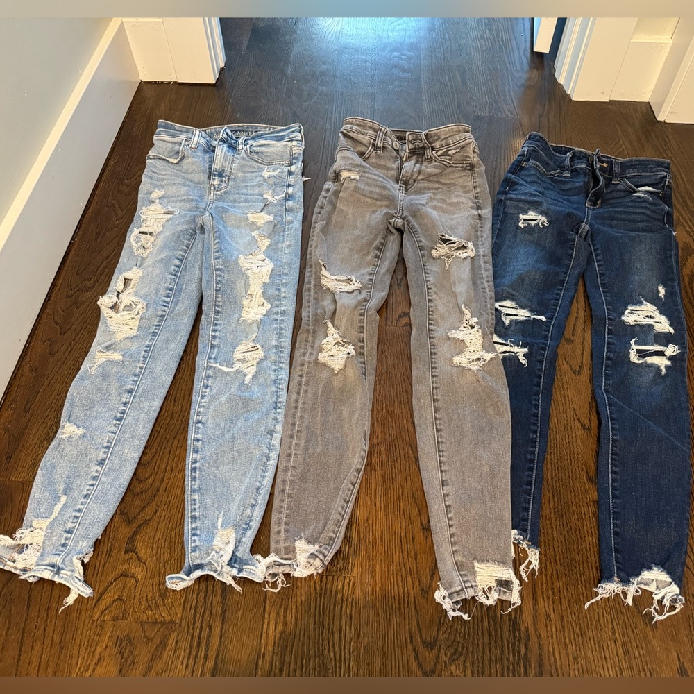 American eagle jeans. 3 jeans, gently worn, like new. Size 000.